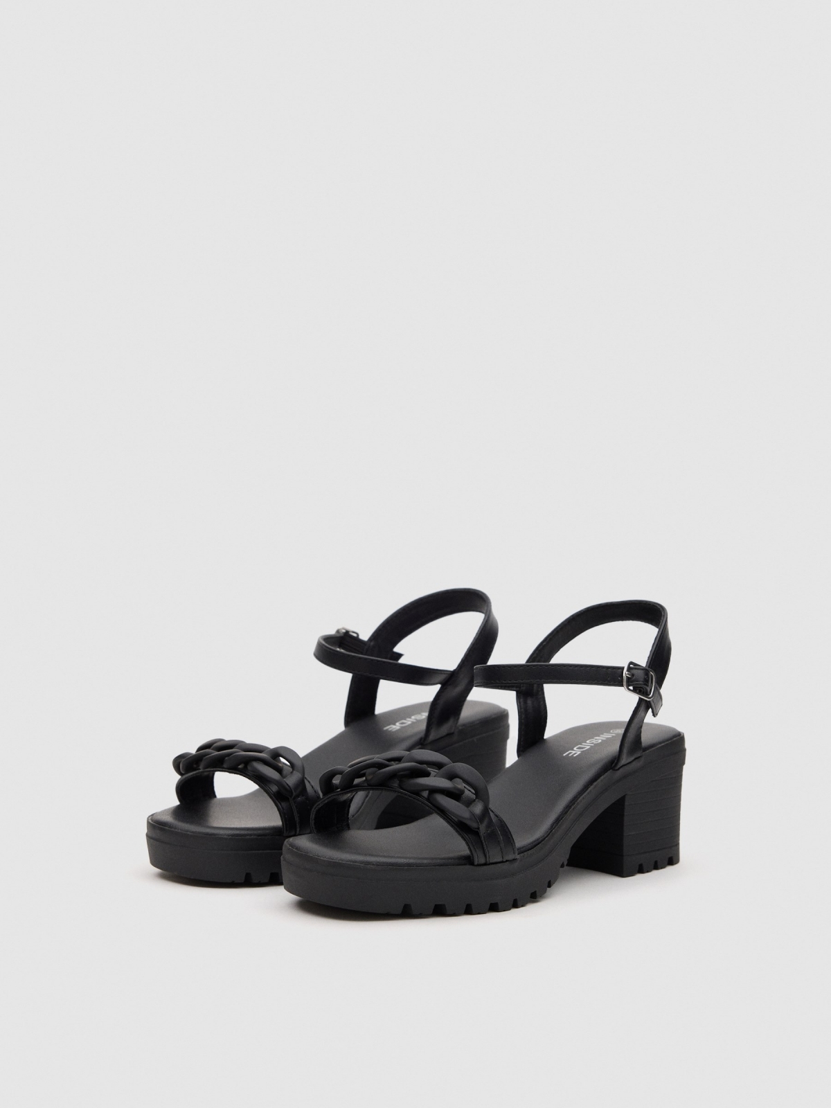 Heel sandal chain black 45º front view