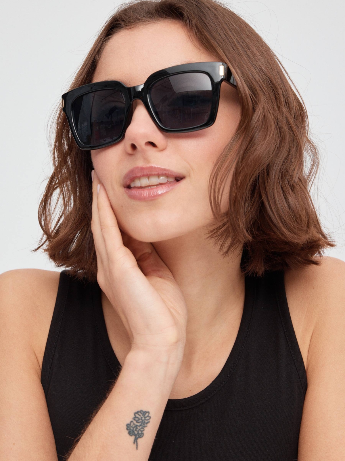 Gafas de sol cuadradas negro con modelo