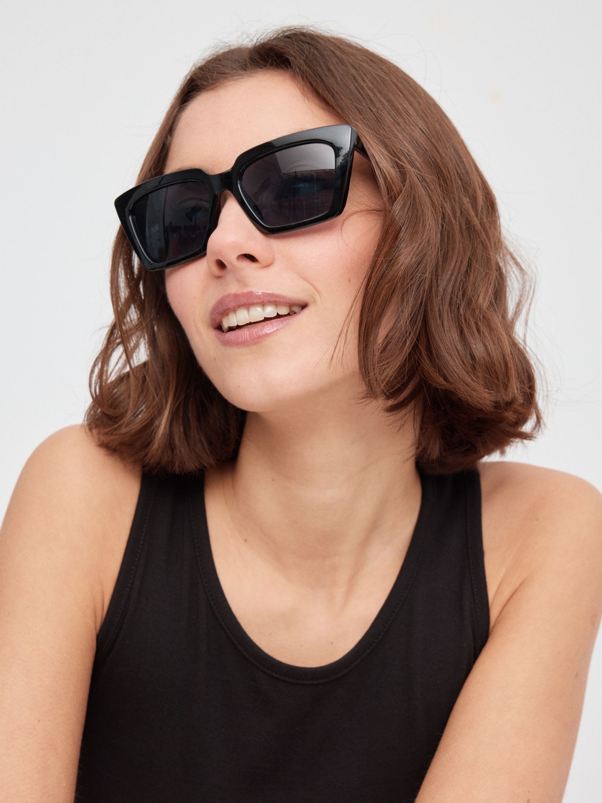 Square sunglasses black with a model
