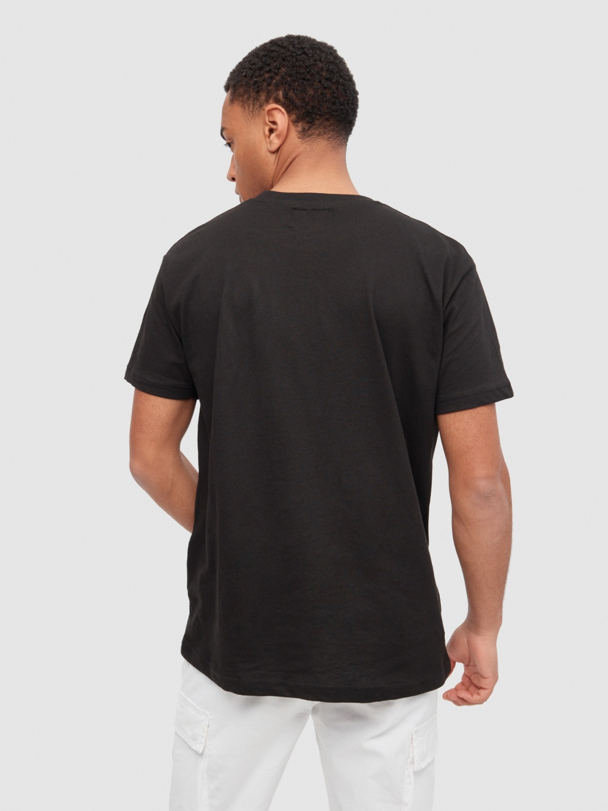 T-shirt básica de manga curta preto vista meia traseira