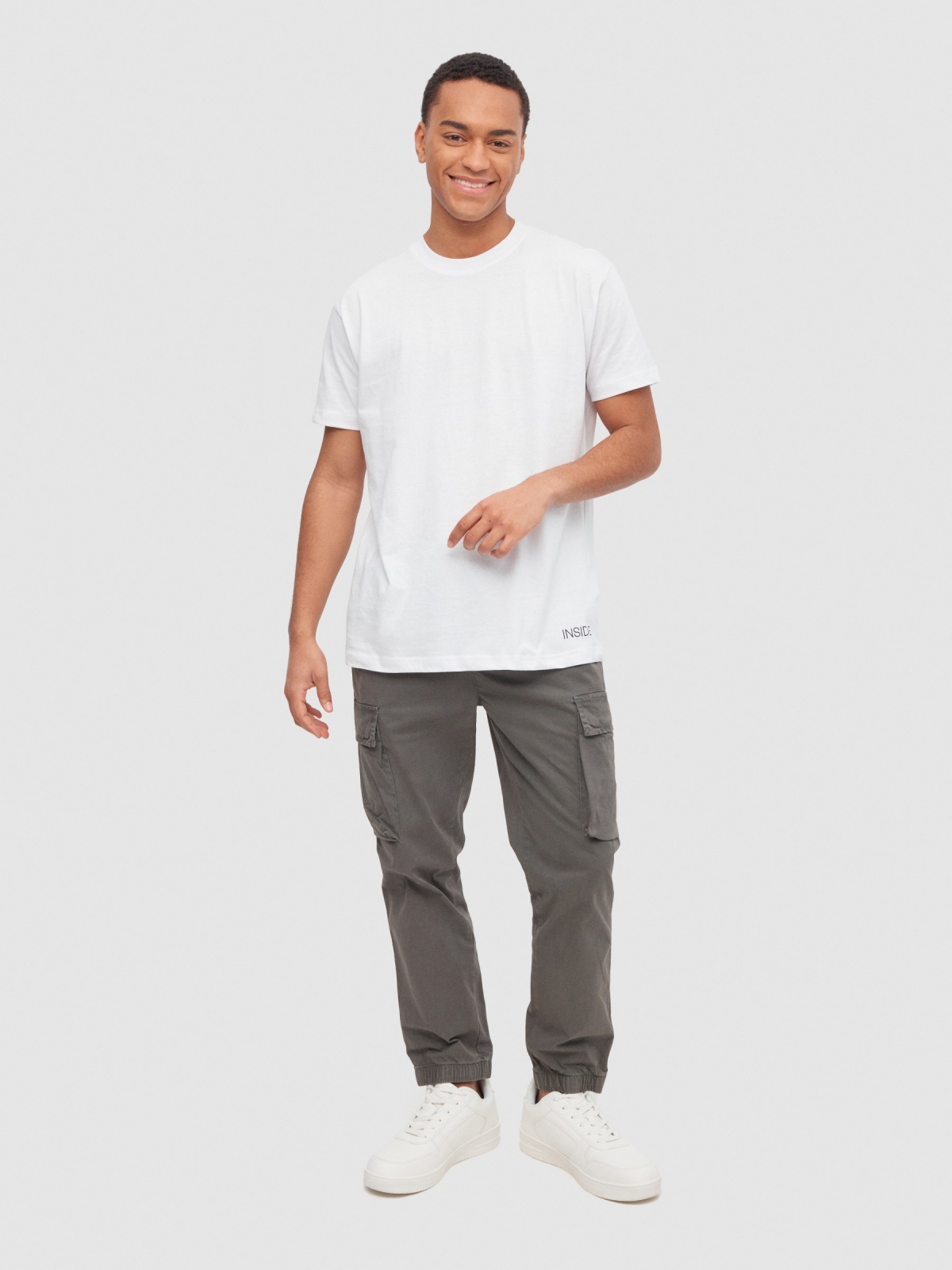 T-shirt básica de manga curta branco vista geral frontal