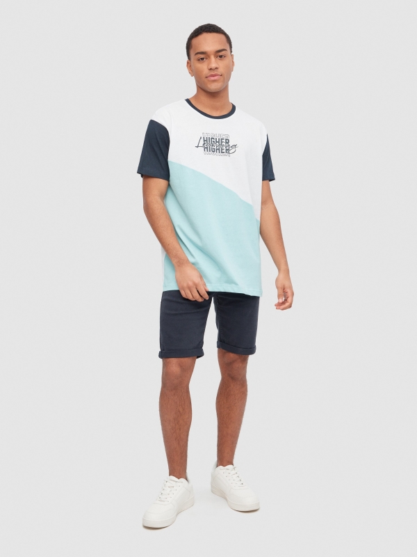 T-shirt com bloco de cores na diagonal branco vista geral frontal