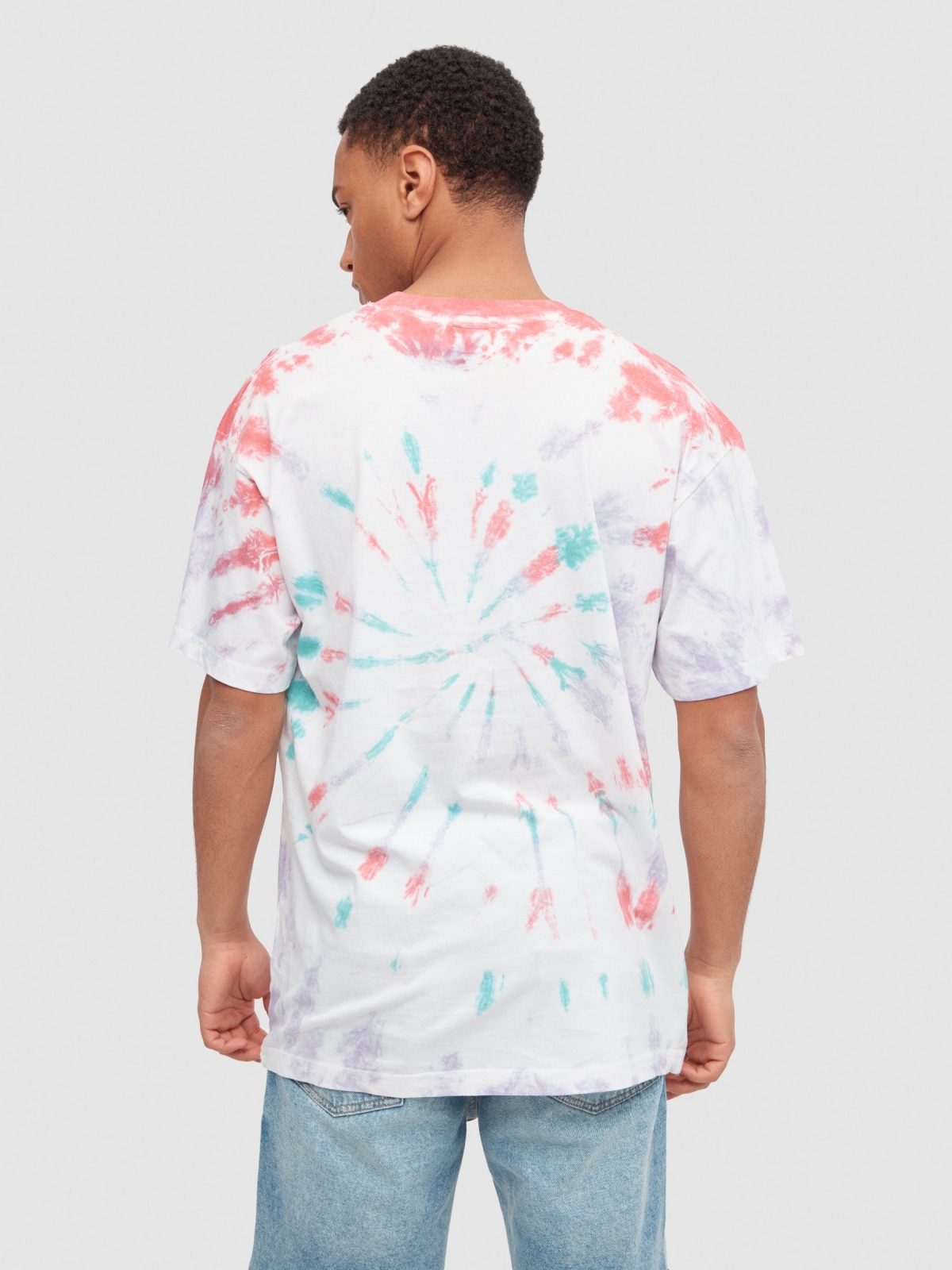 T-shirt tie dye multicolorida branco vista meia traseira