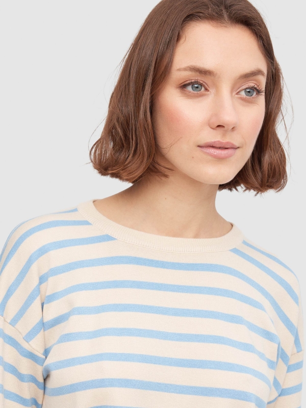 Camiseta crop a rayas beige vista detalle