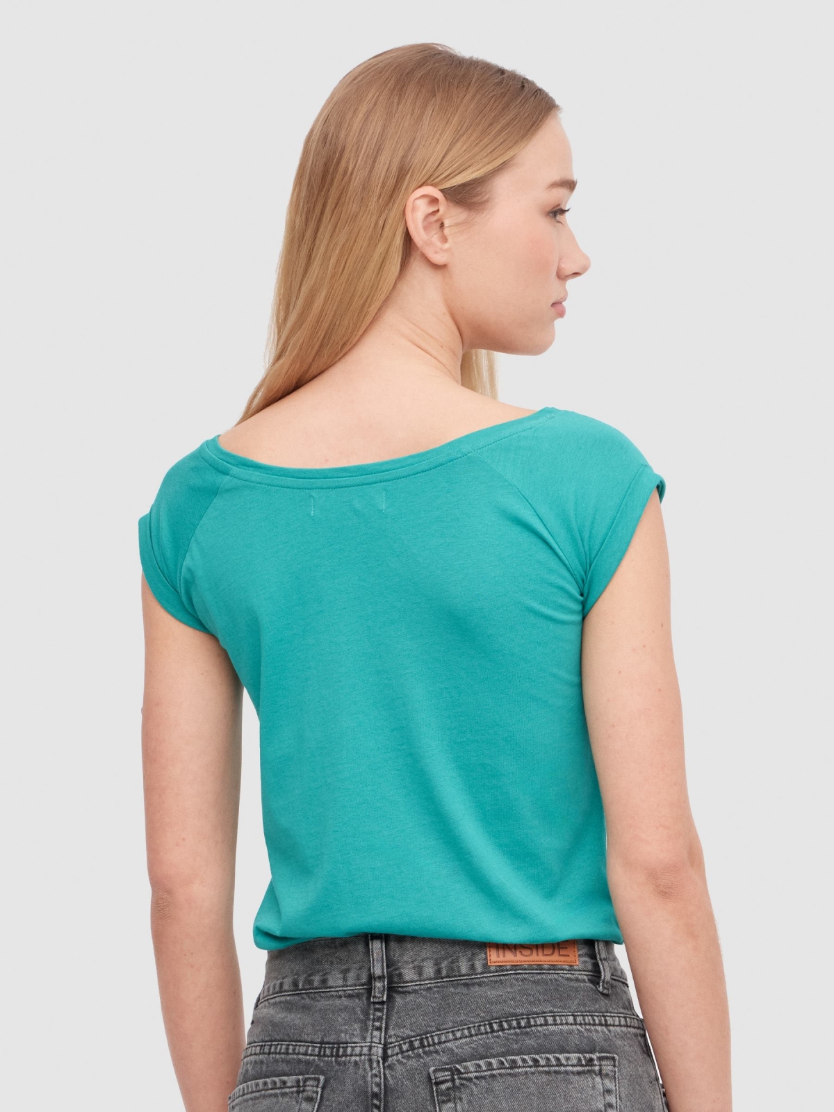Camiseta básica manga corta verde vista media trasera