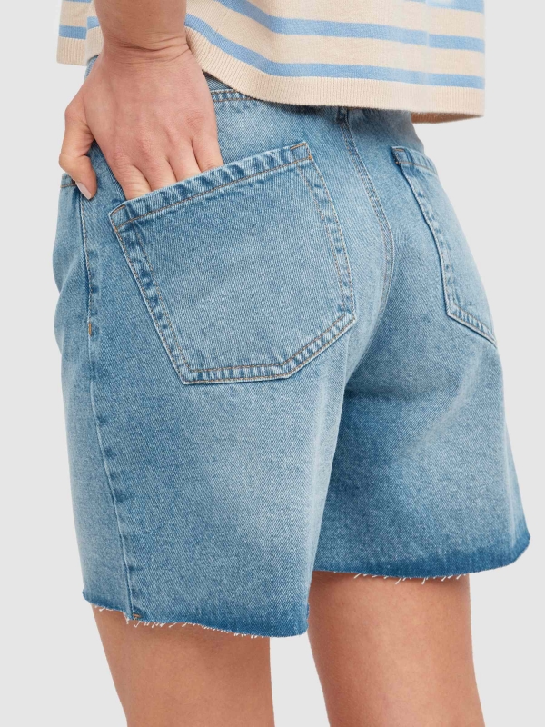 High-waisted denim shorts blue detail view