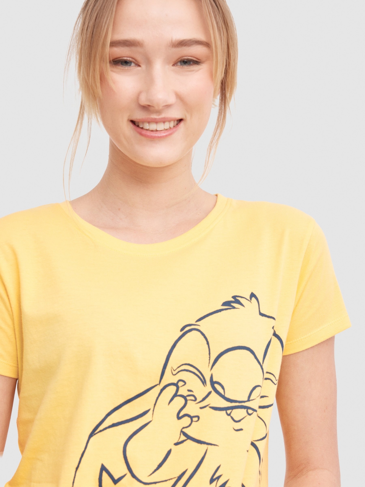 T-shirt com licença Stitch amarelo vista detalhe