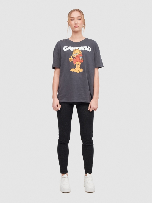 T-shirt oversize Garfield cinza escuro vista geral frontal