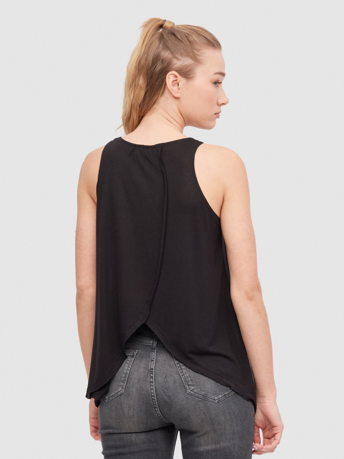 T-shirt fluida com costas cruzadas preto vista meia traseira