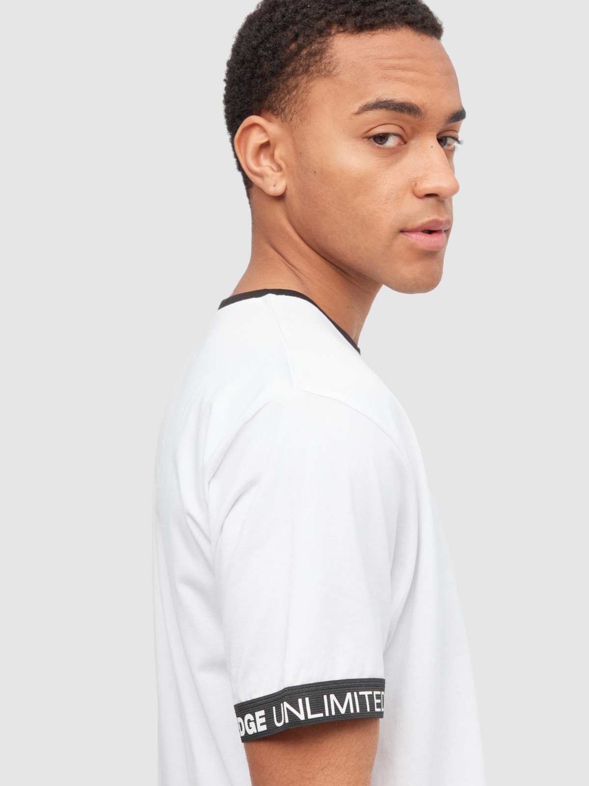 Contrast sleeve sports t-shirt white detail view