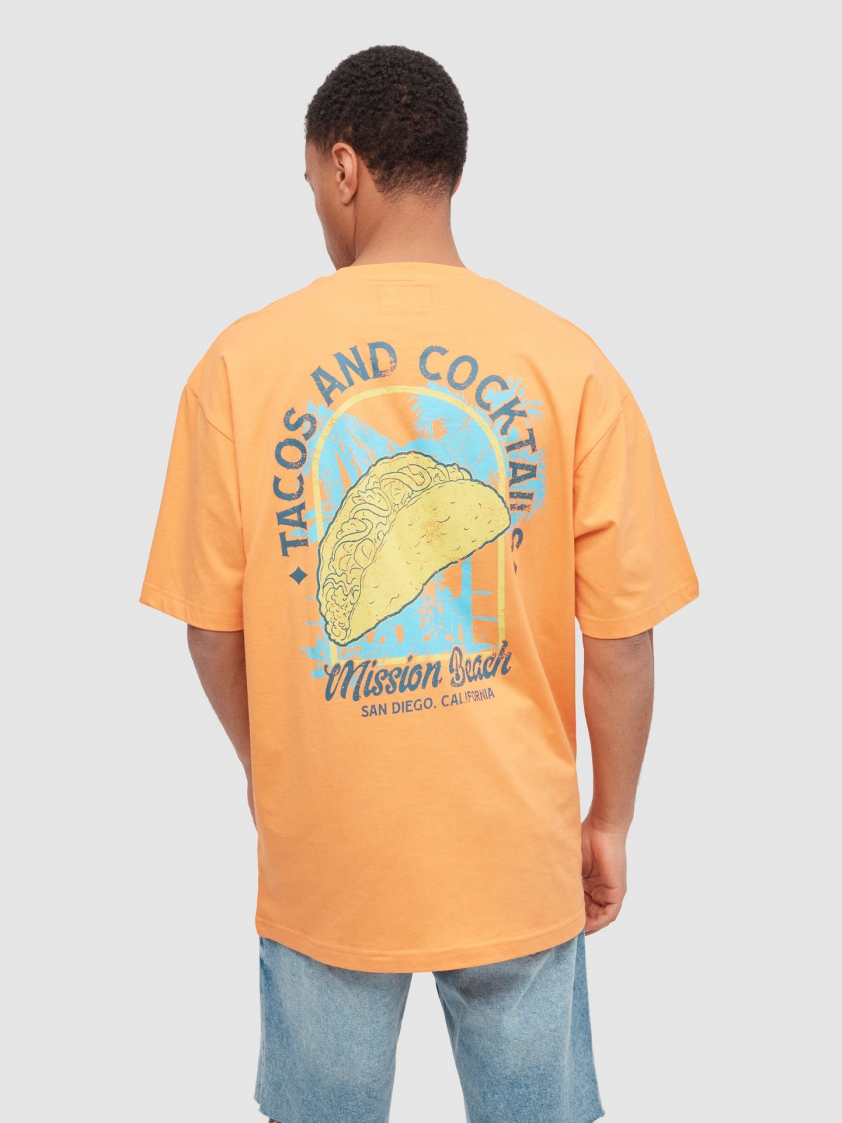 T-shirt Tacos and Cocktails salmão vista meia traseira