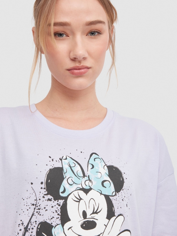 T-shirt oversize da Minnie Mouse lilás vista detalhe