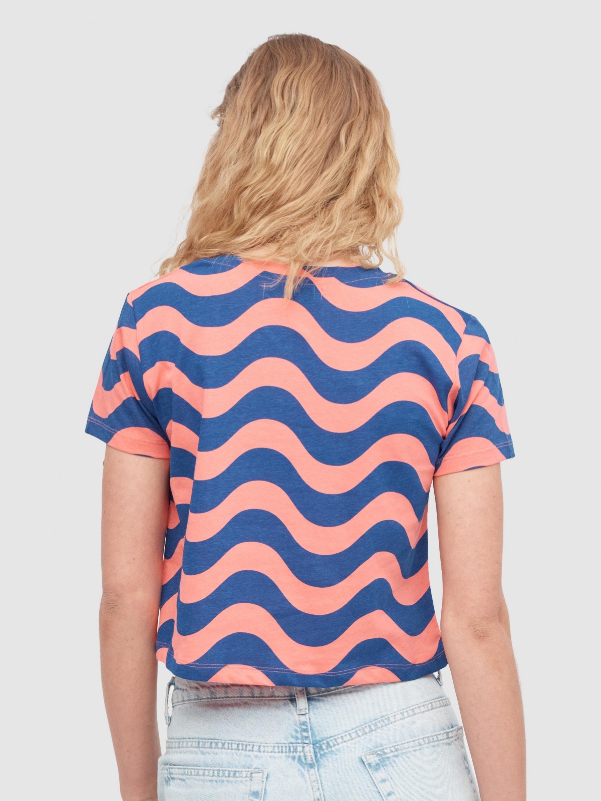 Camiseta crop ondas coral vista media trasera