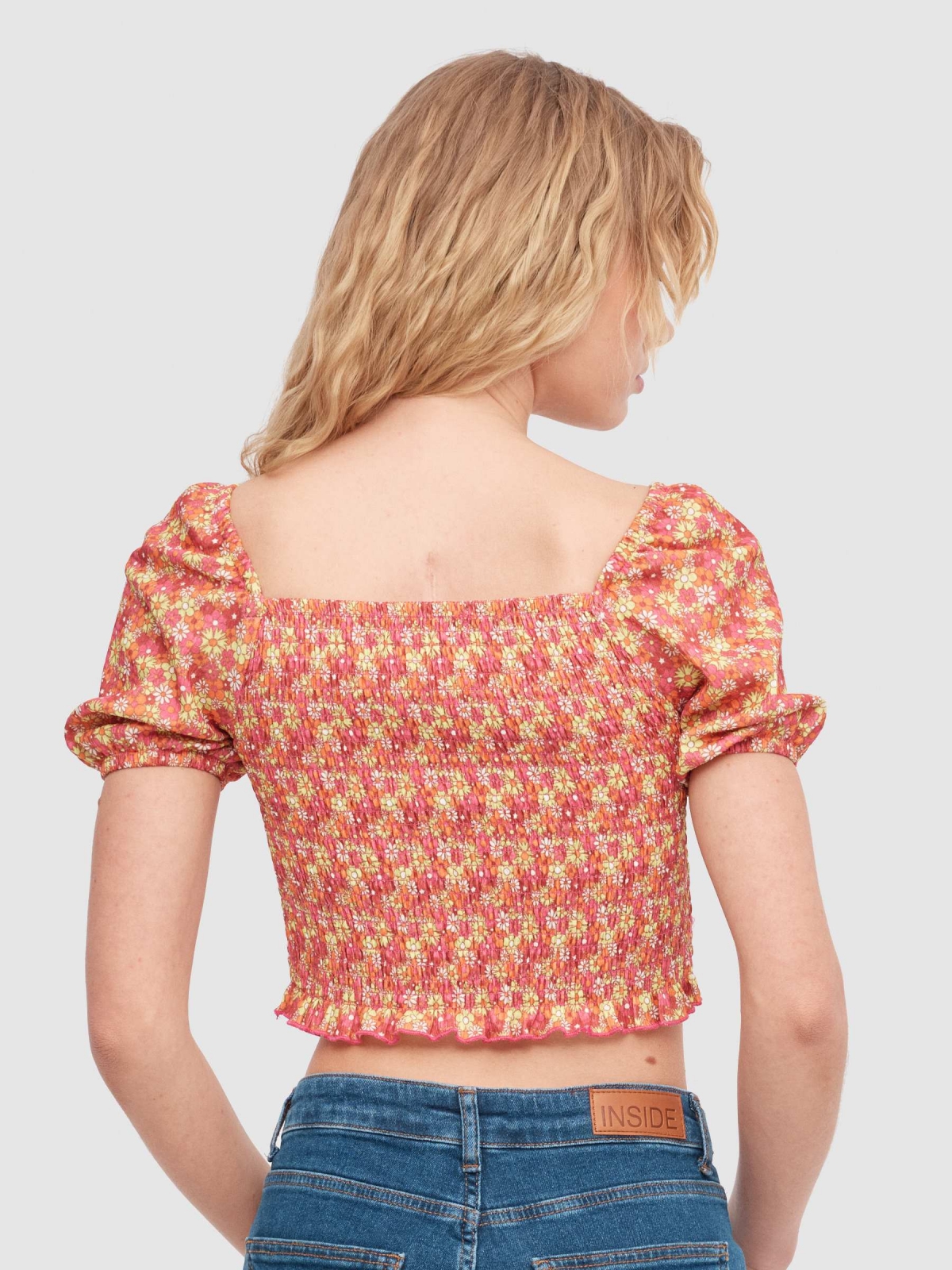 T-shirt ninho de abelhas estampada multicolorido vista meia traseira