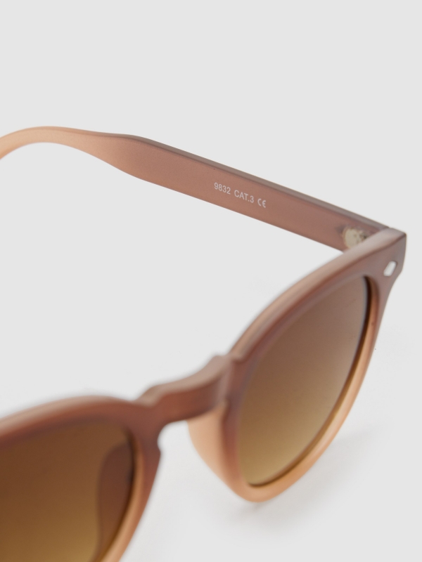 Gradient sunglasses brown detail view