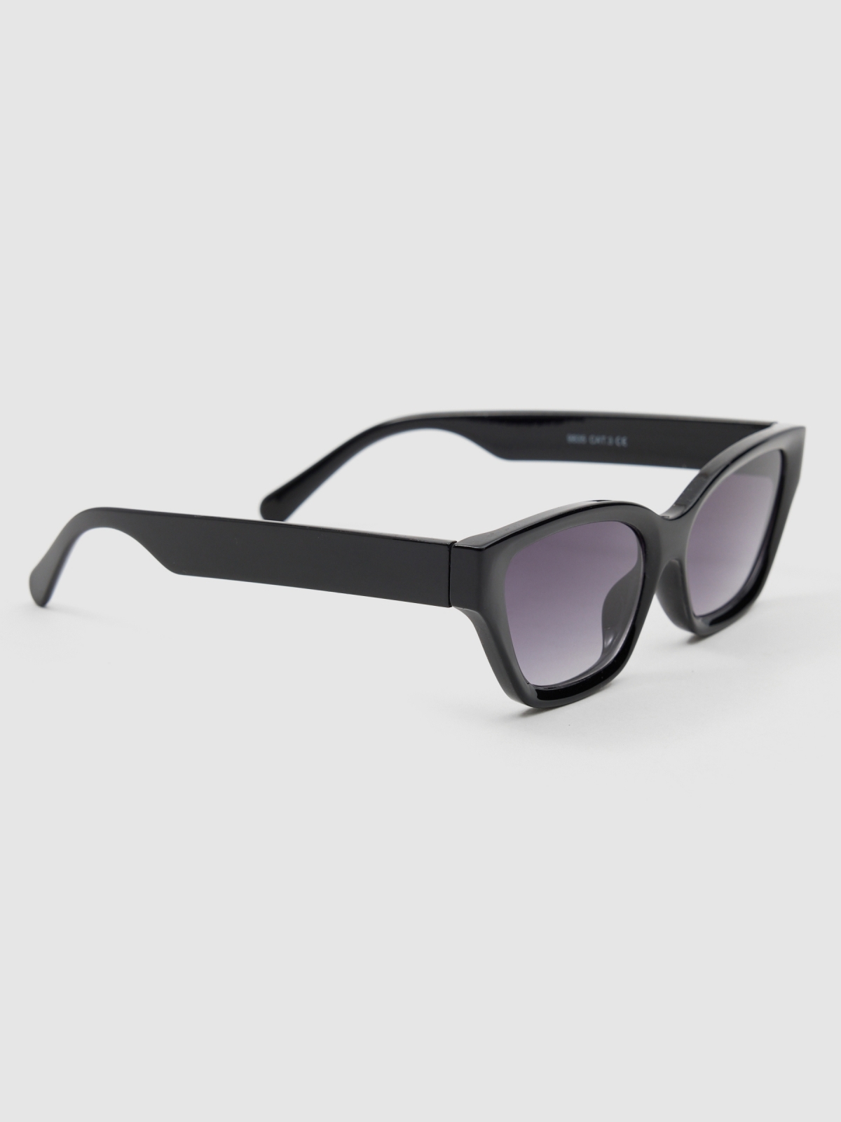 Classic sunglasses black detail view