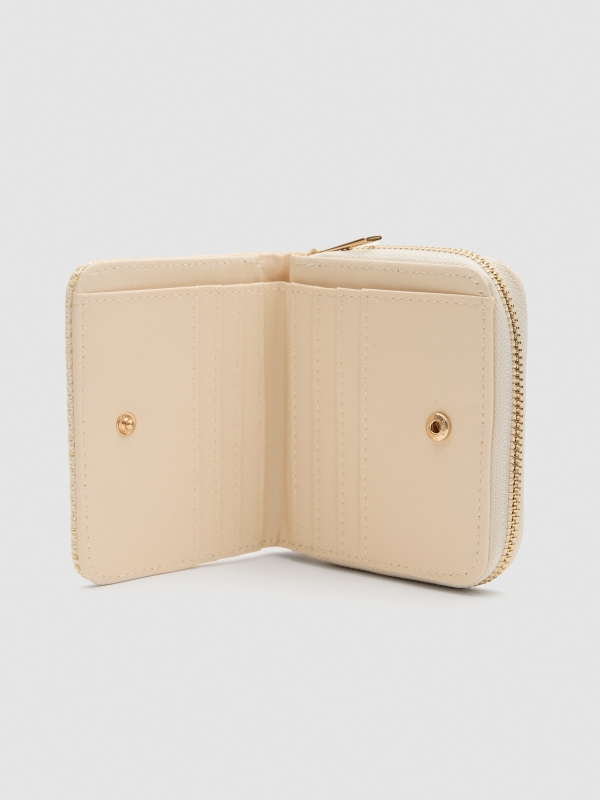 Raffia wallet beige with a model