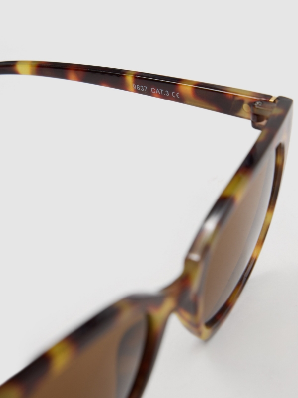 Tortoiseshell sunglasses white detail view