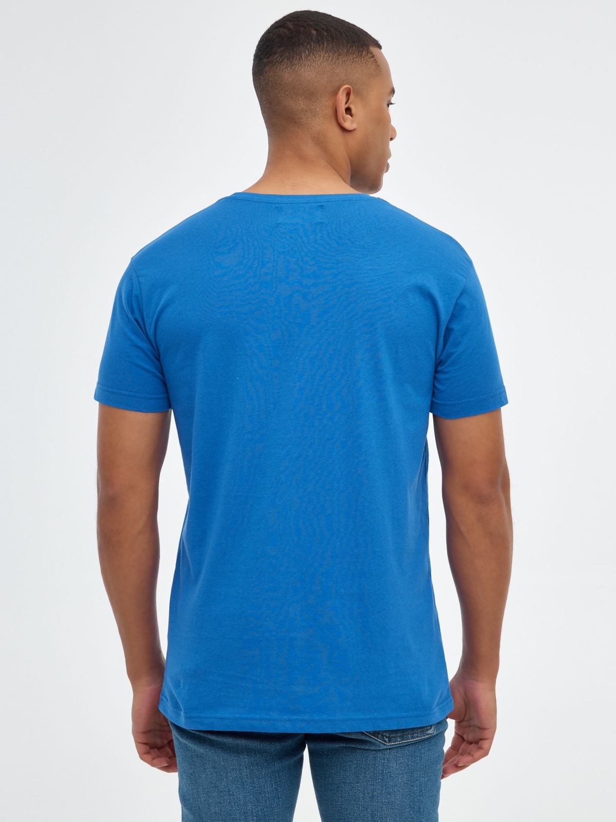 T-shirt básica "INSIDE azul ducados vista meia traseira