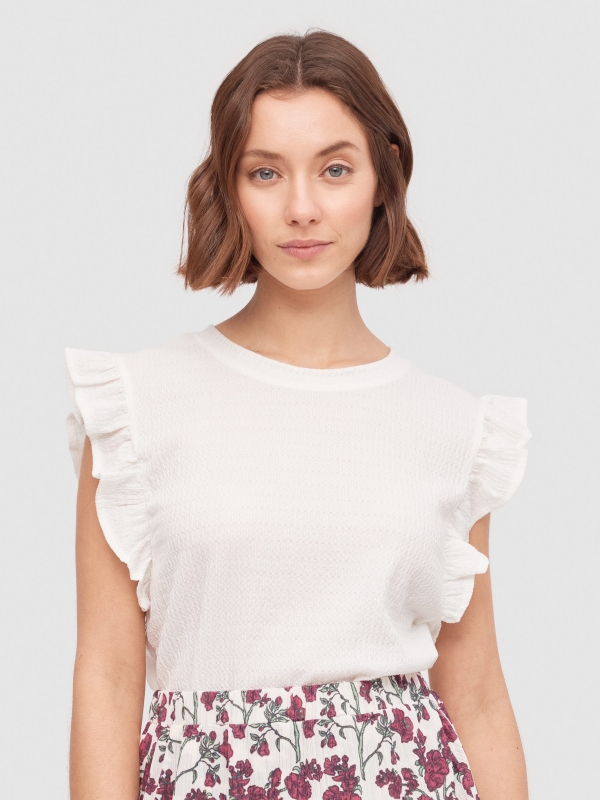 Ruffled sleeveless T-shirt white middle front view