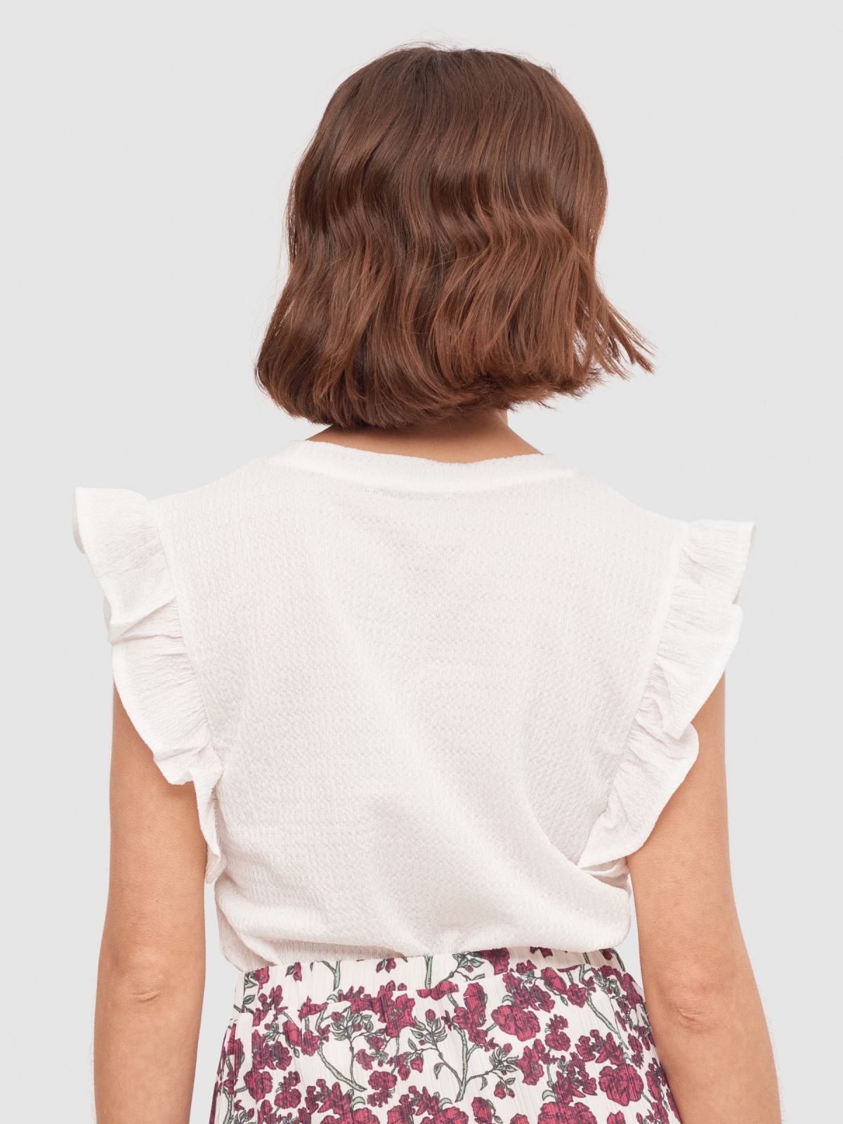 Ruffled sleeveless T-shirt white middle back view