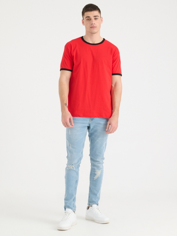 T-shirt básica com contrastes vermelho vista geral frontal