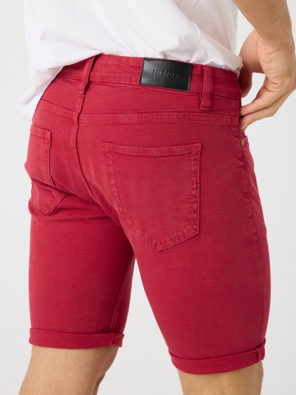 Coloured denim shorts red detail view