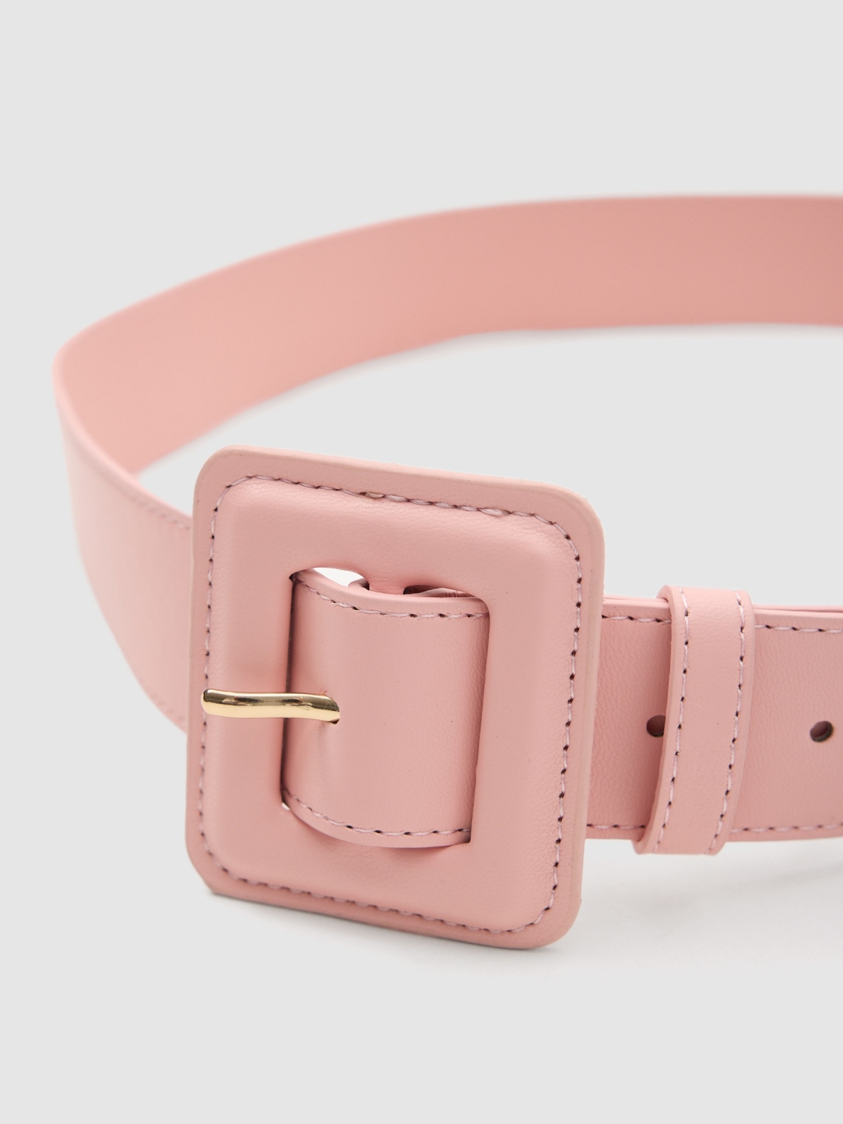 Cinturón hebilla cuadrada rosa claro vista detalle