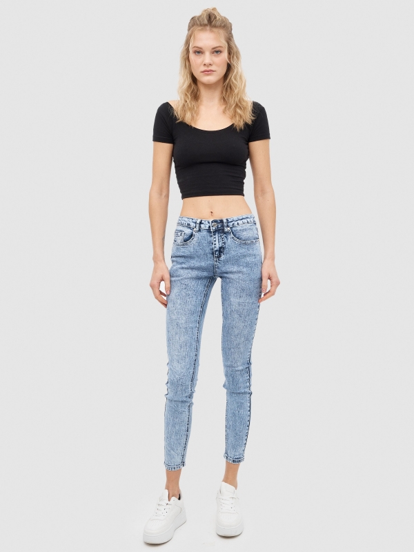 Light blue skinny jeans worn out blue front view