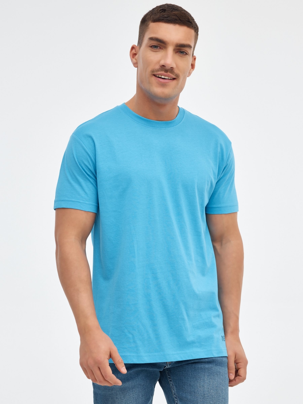 T-shirt básica manga curta azul claro vista meia frontal