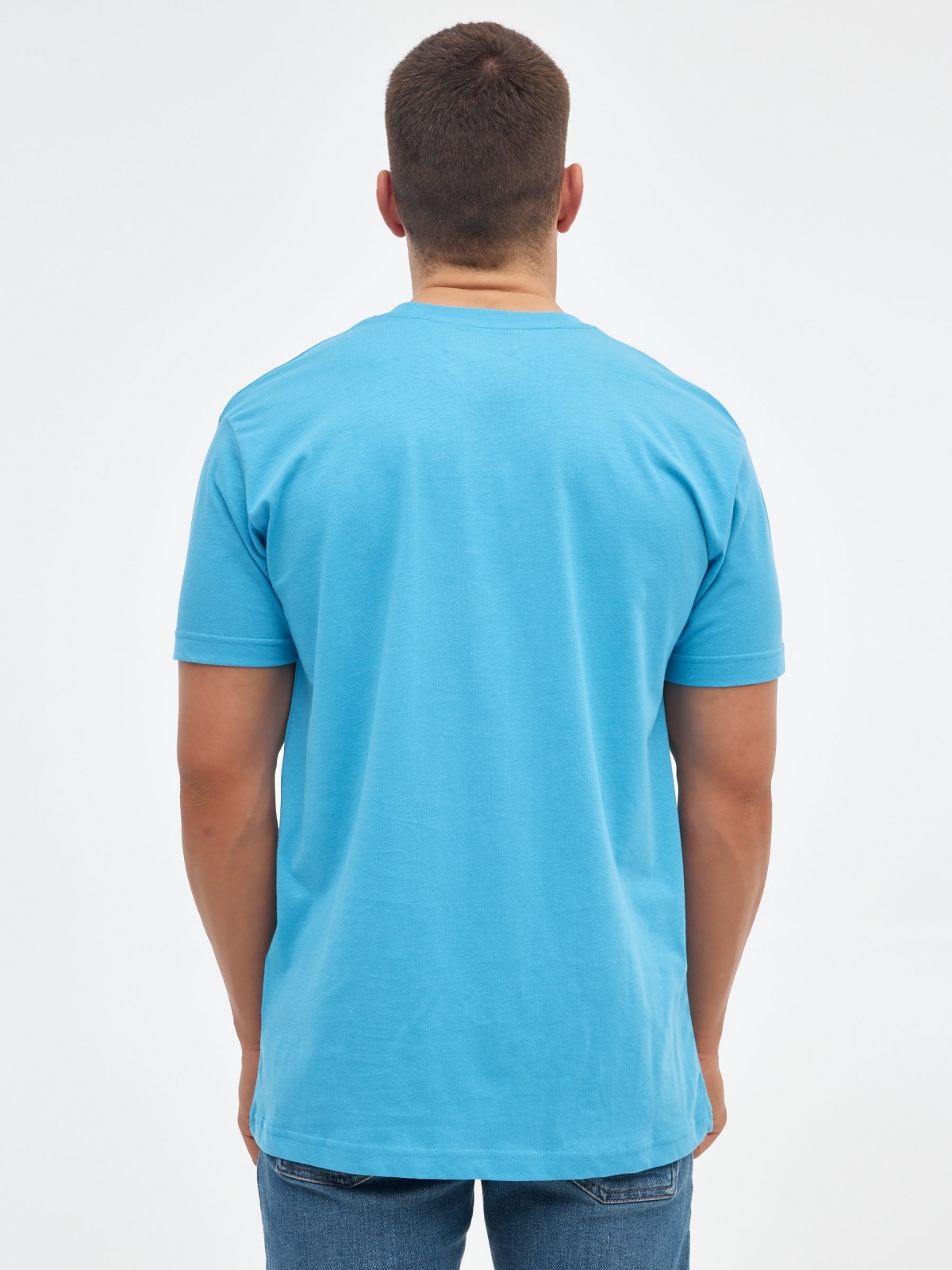 Camiseta básica manga corta azul claro vista media trasera