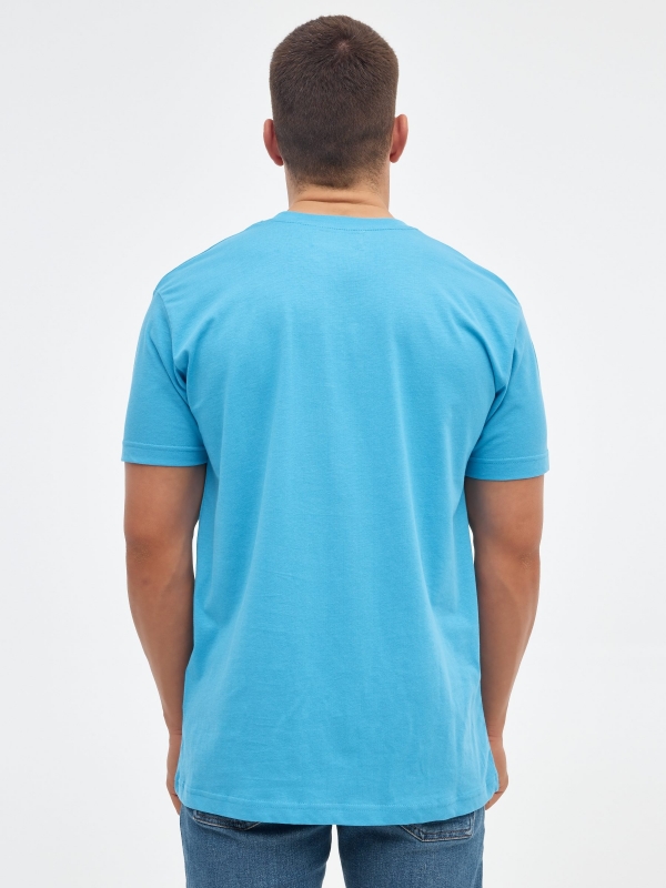 T-shirt básica manga curta azul claro vista meia traseira