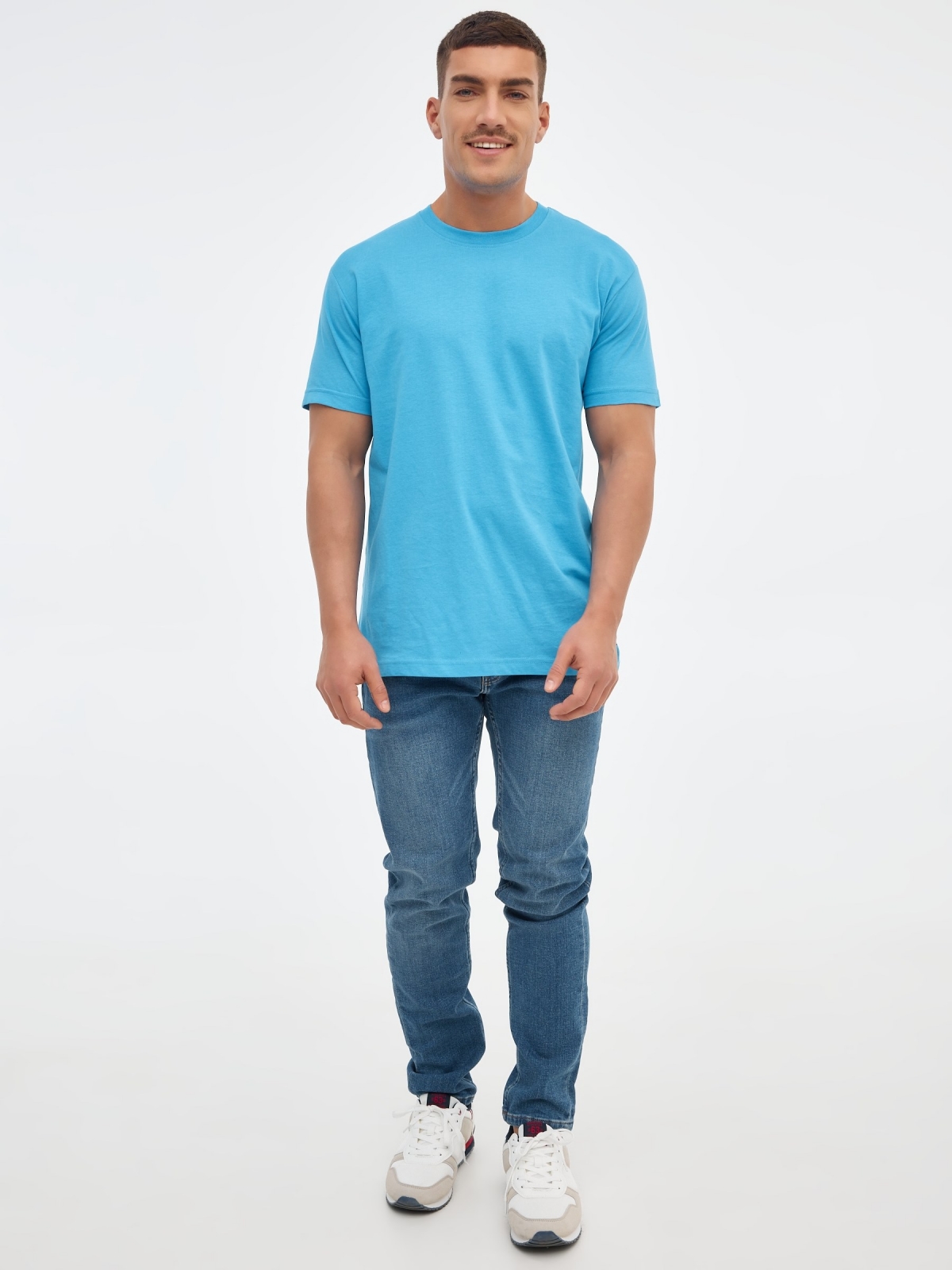 T-shirt básica manga curta azul claro vista geral frontal