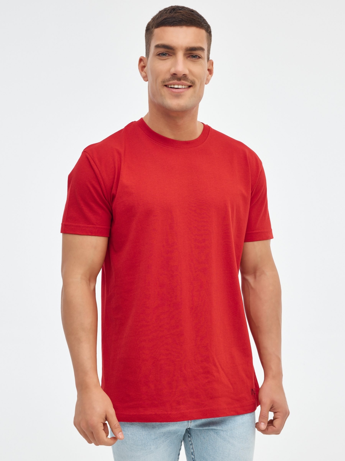 T-shirt básica manga curta vermelho vista meia frontal