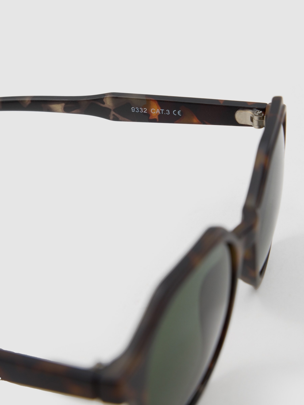 Geometric sunglasses brown detail view