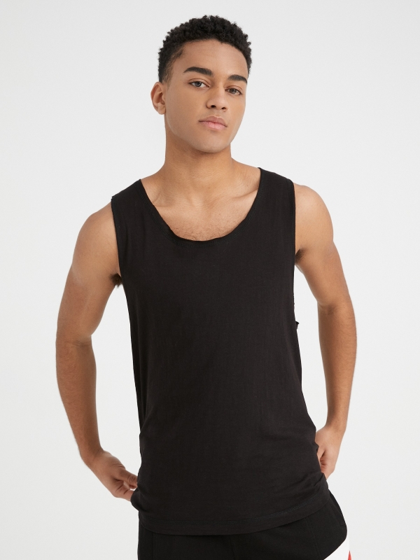 Basic tank t-shirt black middle front view