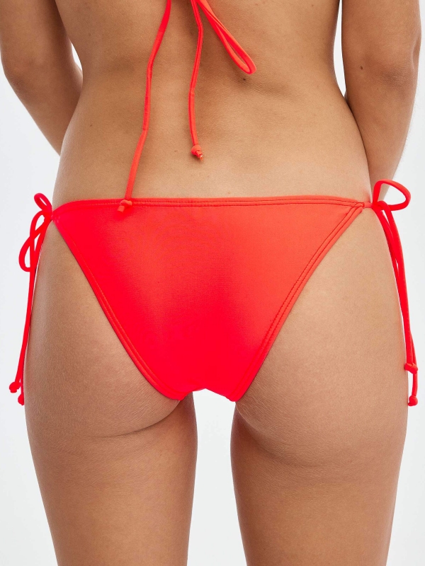 Knotted bikini bottoms red detail view