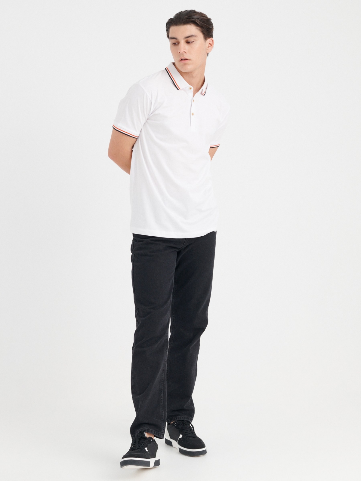 Basic polo with piping white front view