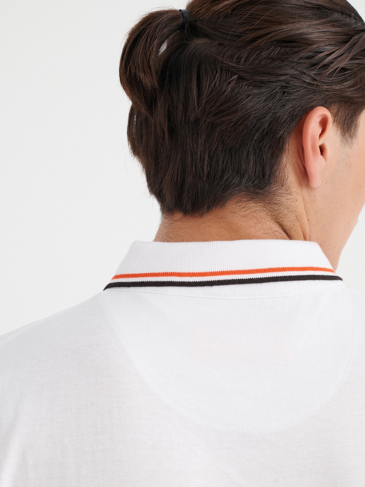 Basic polo with piping white detail view