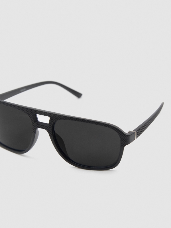 Gafas de sol aviador negro vista detalle