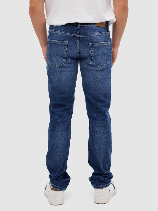 Jeans normais azul vista meia traseira
