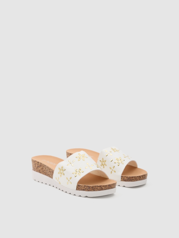 Wedge studs white 45º front view