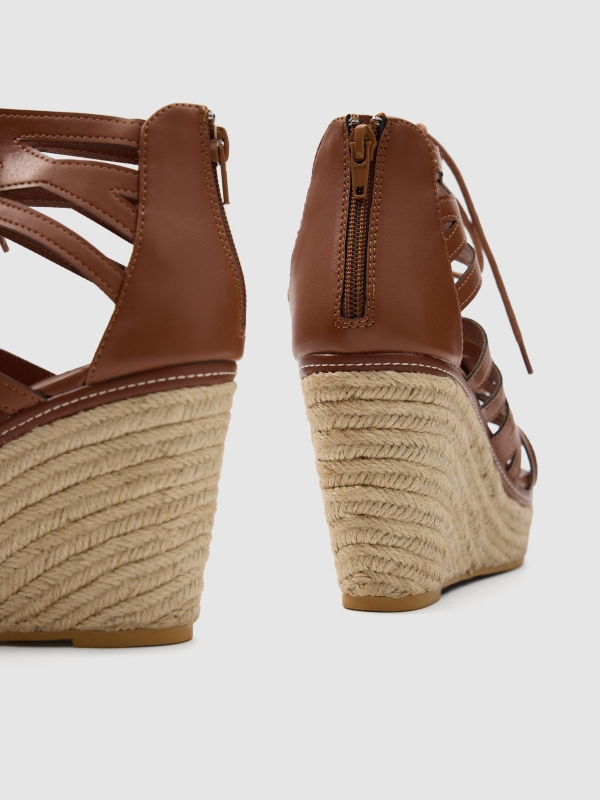 Leatherette Roman wedge brown detail view