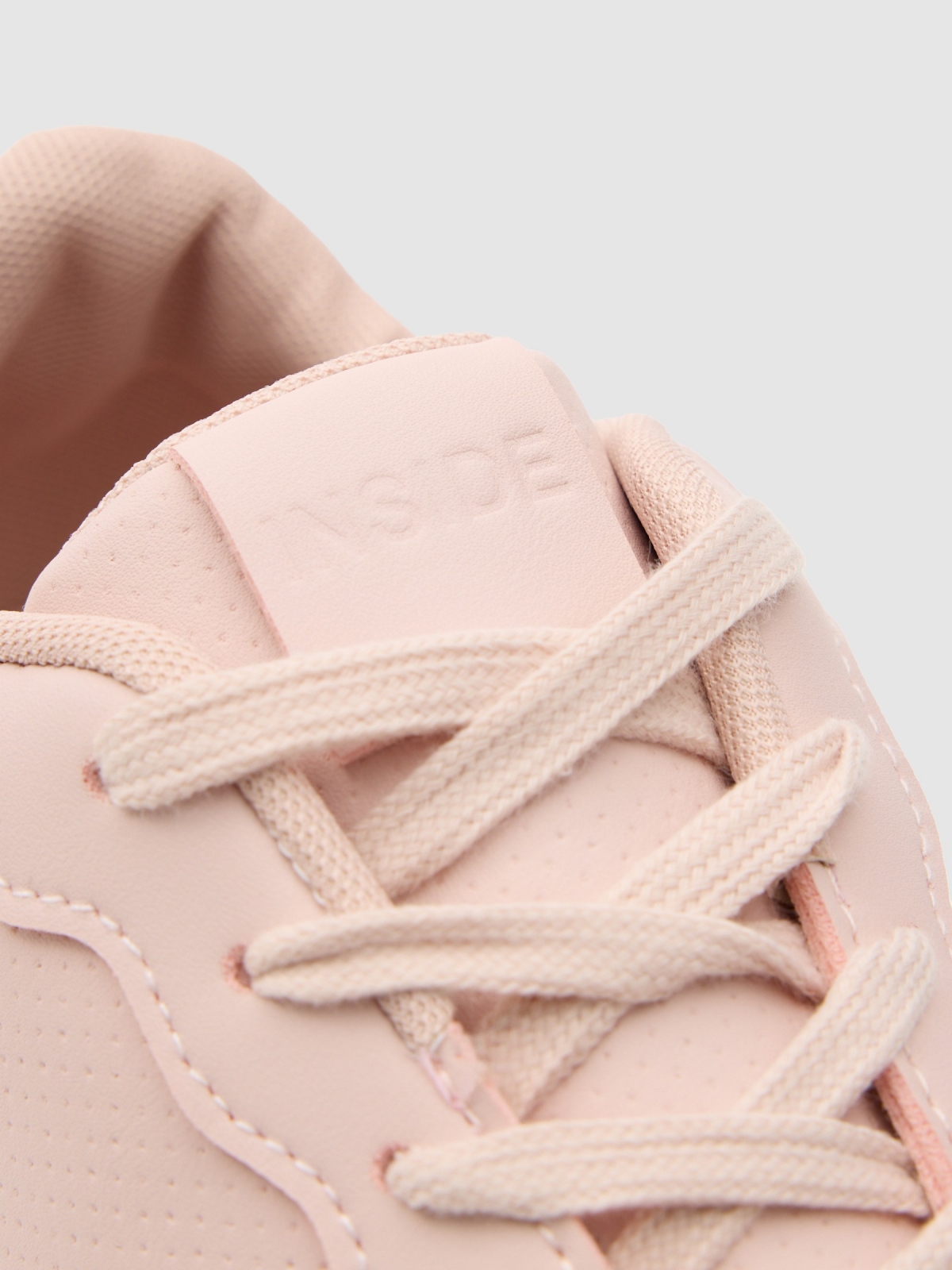 Holographic piping sneakers nude pink detail view