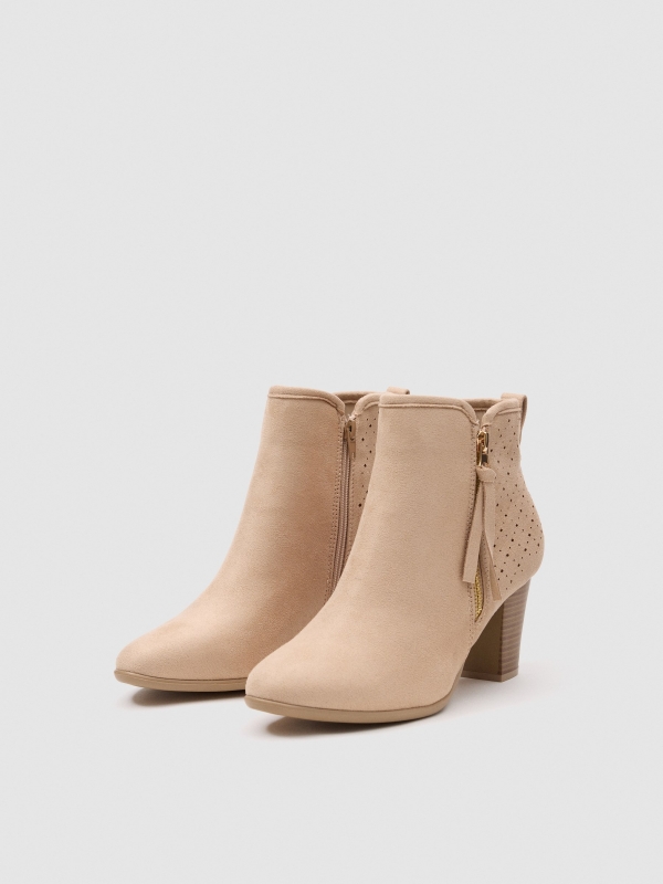 Low-heel die-cut leather-effect ankle boot sand 45º front view