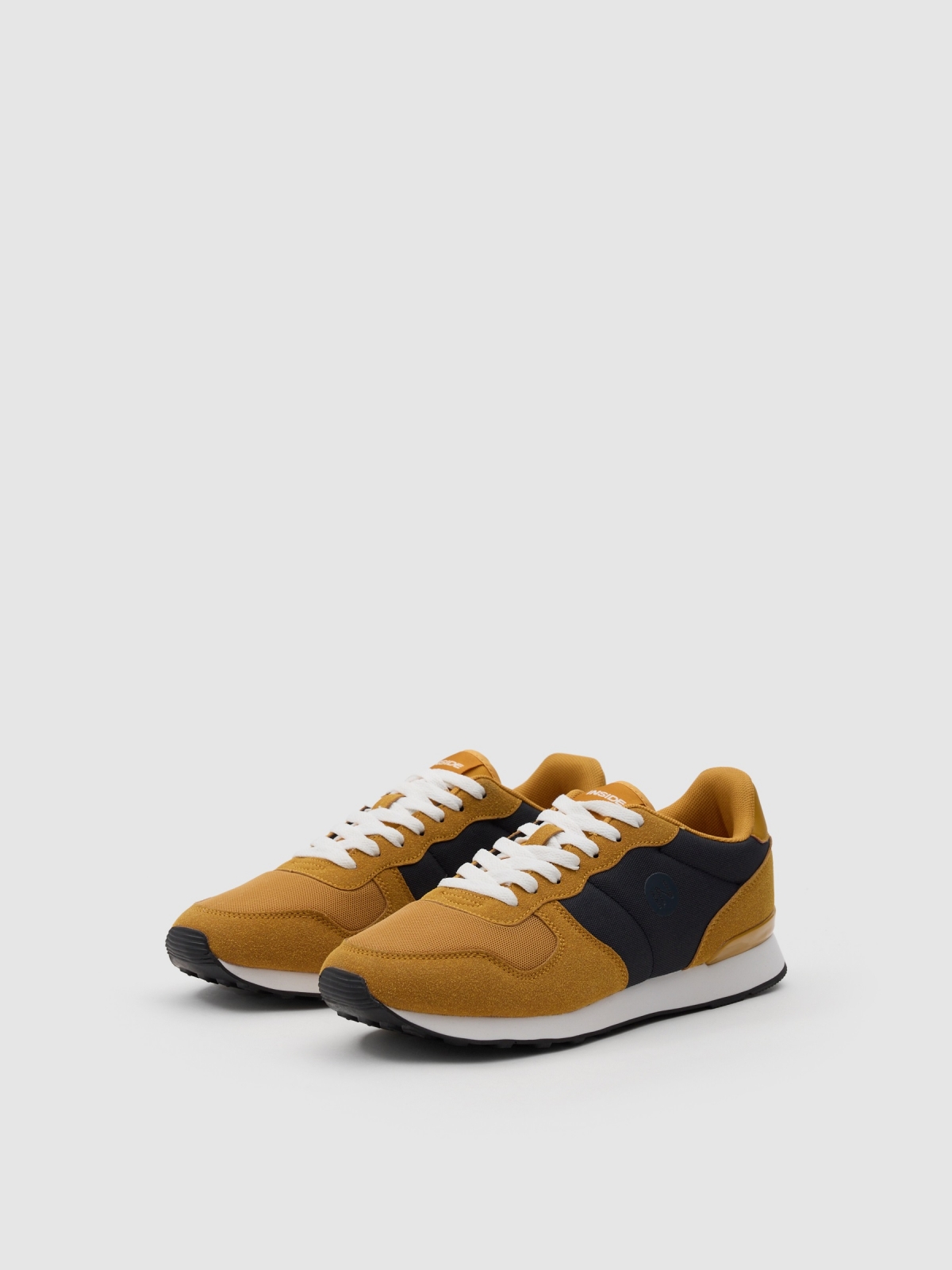 Two-tone contrast sneaker mustard 45º front view