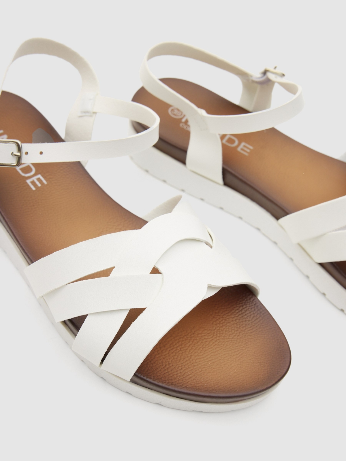 Crossed sandals white detail view