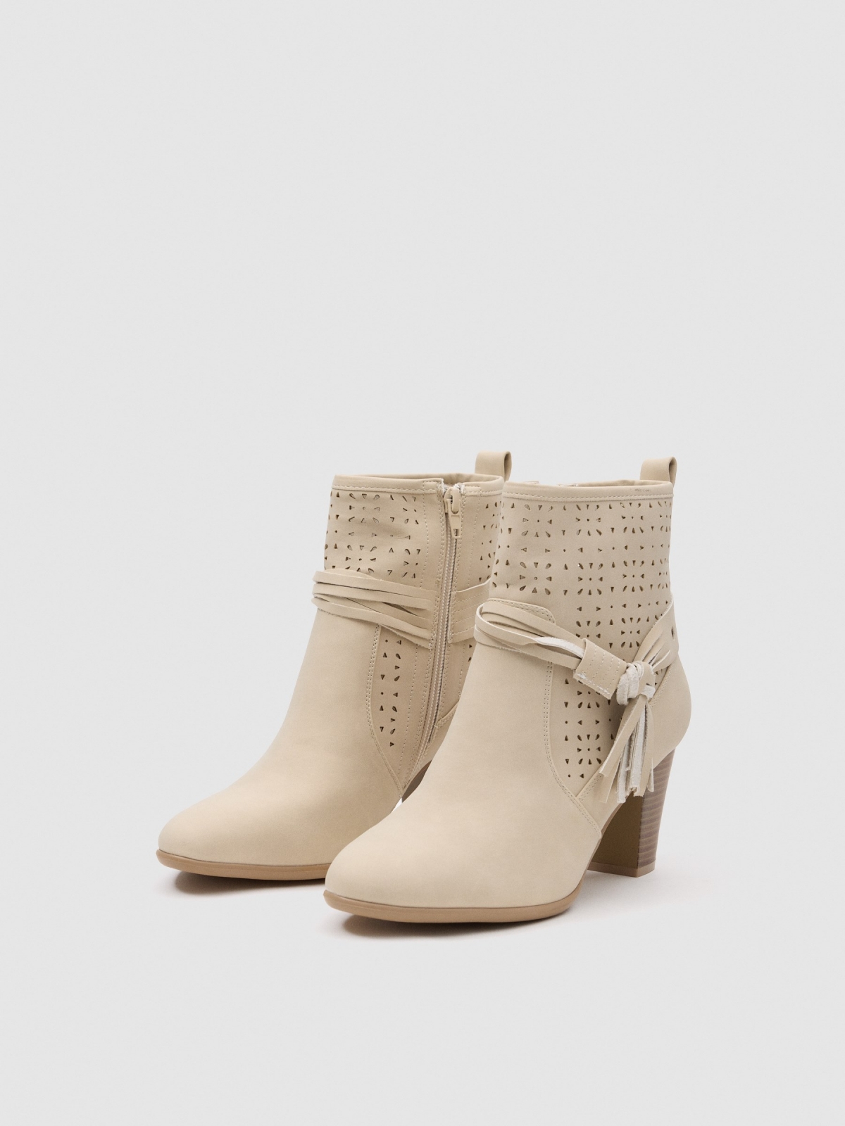 Cream leather-effect medium heel ankle boot with die-cut side bow sand 45º front view