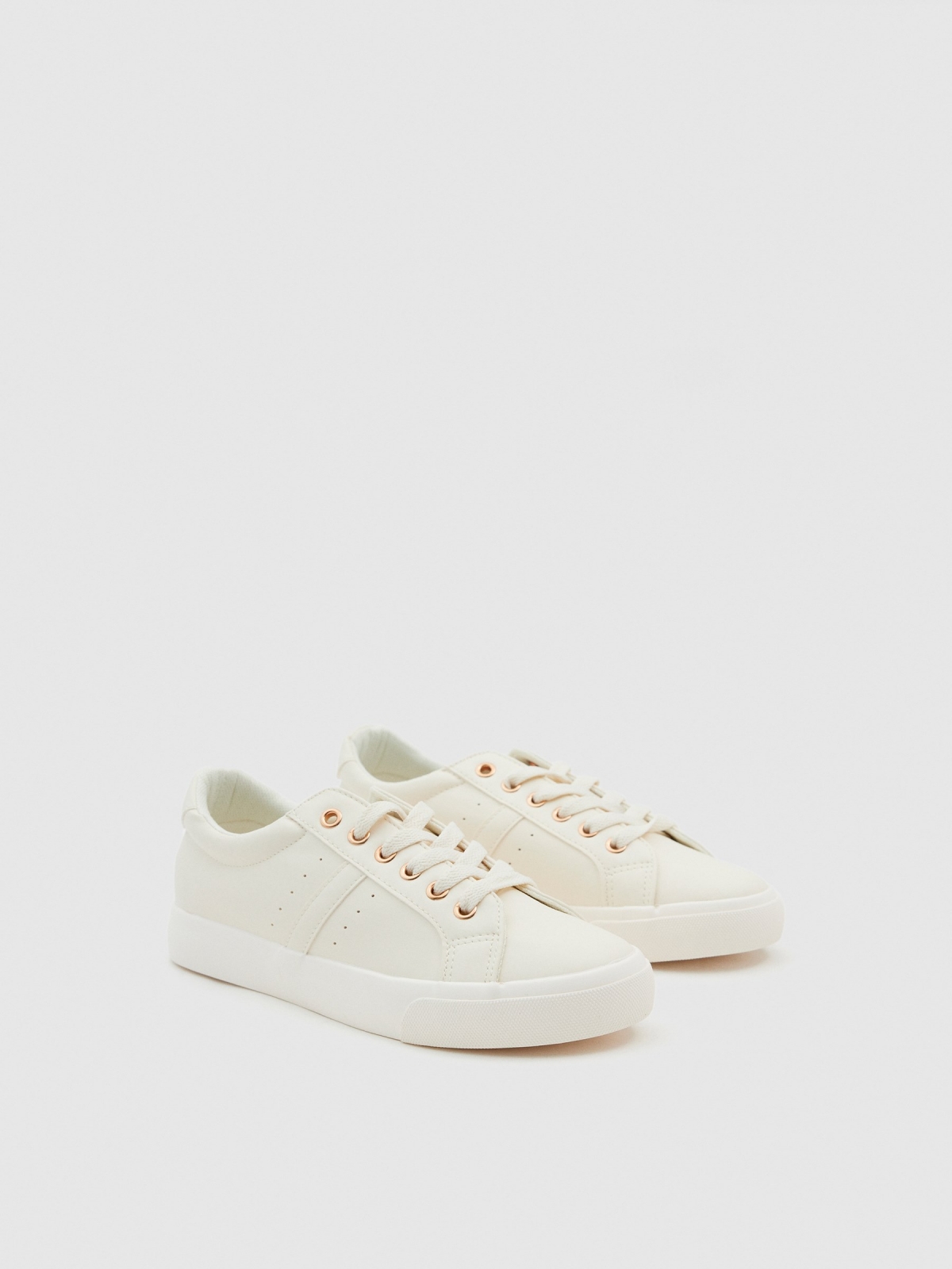 Basic cream sneaker 45º front view