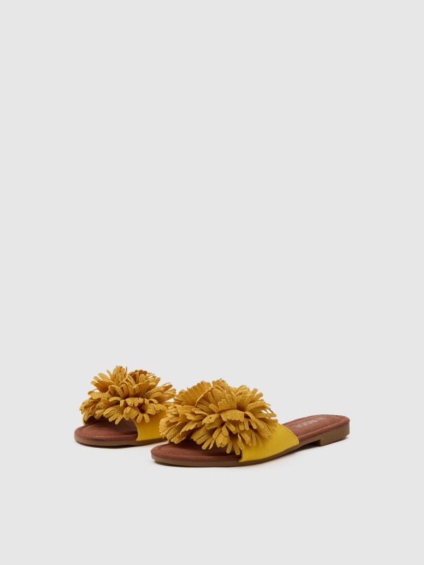Sandália floral mostarda vista frontal 45º
